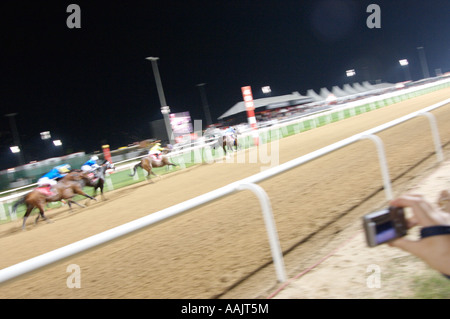 Abstrakte Pferderennen auf Schmutz an Nad el Sheba Rennen Kurs Dubai Stockfoto