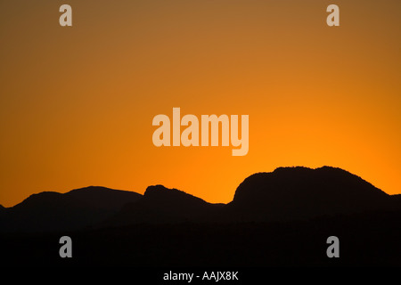 Sonnenuntergang über West MacDonnell reicht von Alice Springs Outback Northern Territory Australien Stockfoto