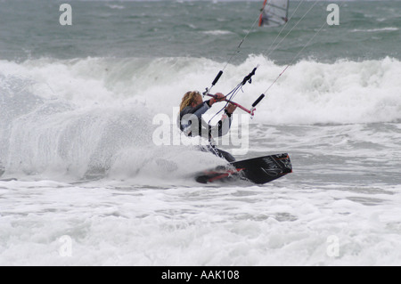 Kite-Surfen vor der Küste von Jersey Stockfoto