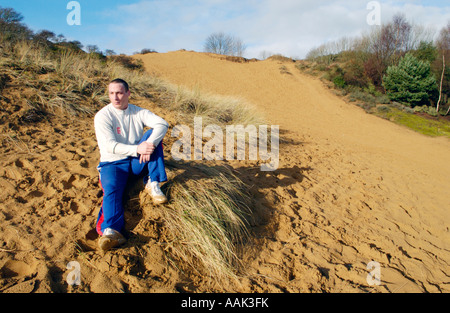 England schnell Bowler Simon Jones auf seine Pre-Saison-Fitness am Merthyr Mawr Sanddünen South Wales UK Stockfoto