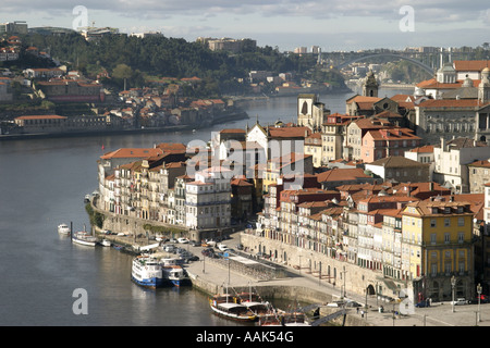 Fluss Douro & Zentrum von Porto Stockfoto