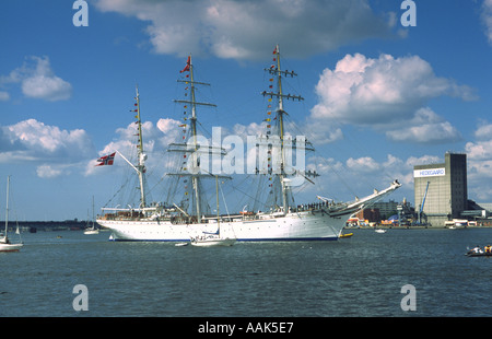 Norweger Segeln Schiff Statsraad Lehmkuhl verlassen Aalborg Dänemark 2 8 04 Stockfoto