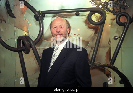 Chris Wright, Vorsitzender von Chrysalis Group PLC & Heart FM und ehemaliger Vorsitzender von Queens Park Rangers Football Club in seinem Büro, Stockfoto