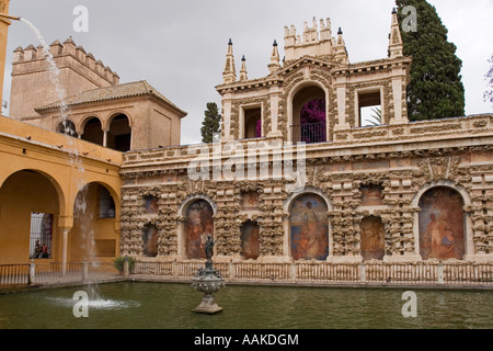 Brunnen in den Gärten bei Real Alcazar von Sevilla Andalusien Spanien Stockfoto