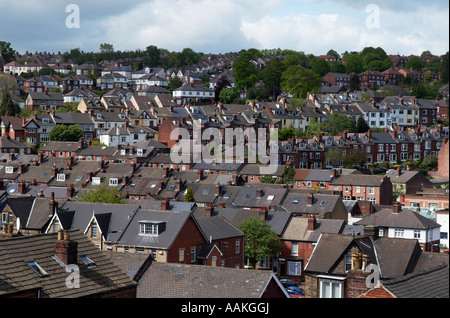 Dichte gemischte Wohnsiedlung halb freistehend und Reihenhaus in Sheffield "Great Britain" Stockfoto