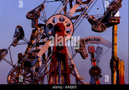 Karnevalsumzügen in der Abenddämmerung Stockfoto