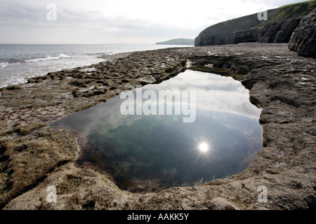 Ein Schwimmbad in den Stein bei Dancing Ledge in der Nähe von Langton Matravers in Dorset geschnitten Stockfoto