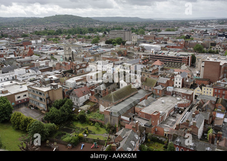 Eine Luftaufnahme der Stadt Gloucester UK. Foto von der Spitze der Kathedrale. Stockfoto