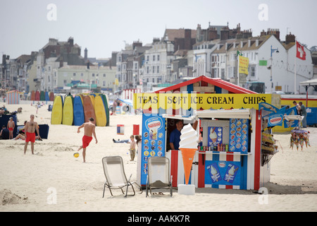 Ein Kiosk Erfrischungen am Strand von Seebad Weymouth in Dorset Stockfoto