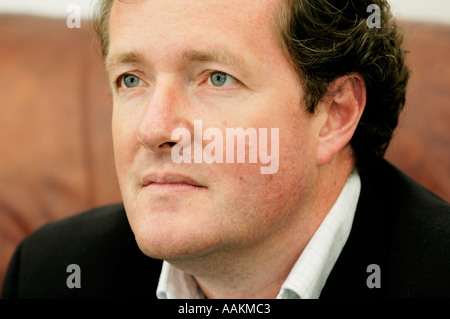 Piers Morgan ehemaligen nationalen Zeitungsredakteur abgebildet bei The Guardian Hay Festival 2005 Powys Wales UK Stockfoto