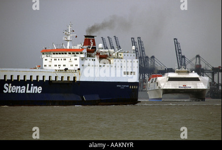 Stena Line Fähren von Harwich Hafen Felixstowe, UK vorbei. Stockfoto