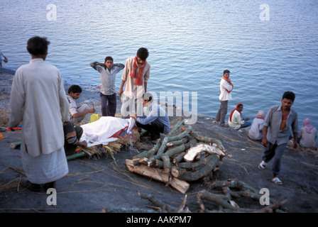 Fluss Leben – Arsenikose Ende - "Teufels Water – Tod am Ganges" Reportage Stockfoto