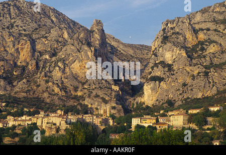 Moustiers-Sainte-Marie, Alpes-de-Haute-Provence, Provence-Alpes-Côte d ' Azur, Frankreich Stockfoto