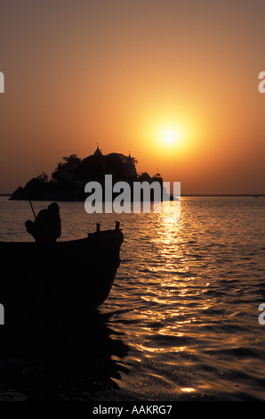 Fluss Leben-Einstellung über die Ganga "Teufelswasser" Reportage "Was wird morgen sein" Stockfoto