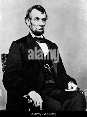 ABRAHAM LINCOLN 16. PRÄSIDENT DER VEREINIGTEN STAATEN WÄHREND DES BÜRGERKRIEGES 1861-1865 SITZENDEN PORTRÄT CA. 1864 Stockfoto