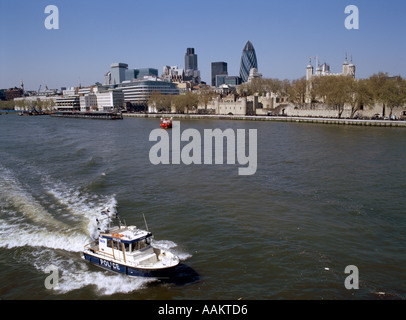 Fluss-Polizei-Start am Fluss Themse in London Stockfoto