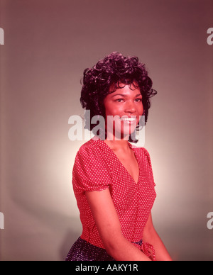 1960ER JAHRE PORTRAIT PRETTY AFRICAN AMERICAN WOMAN Stockfoto