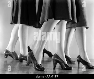 1940ER JAHREN FRAUEN BEINE NUR WENIGE HOHE FERSE SCHUHE Stockfoto