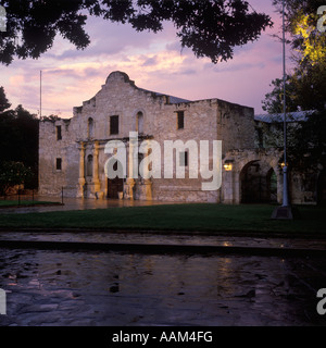 DER 1990ER JAHRE DIE ALAMO IM SONNENUNTERGANG SAN ANTONIO TEXAS USA Stockfoto