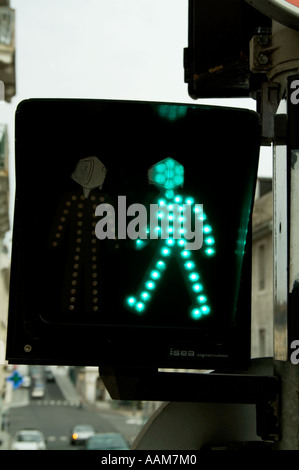 Spaziergang, grün, Mann, Überfahrt, Zeichen, Kreuz, Straße, Sicherheit, Fußgängerzone, unterwegs, grün, leicht, sicher zu überqueren, Straße Greenman, Stockfoto