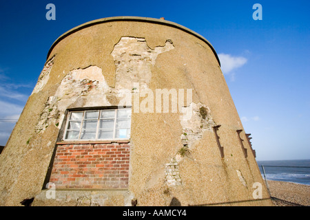 Martello-Turm auf der Küste von East Sussex als Verteidigung gegen die Invasion von Napoleon und die französische Armee gebaut Stockfoto