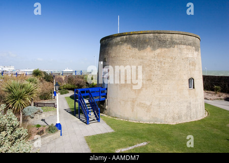 Martello-Turm auf der Küste von East Sussex als Verteidigung gegen die Invasion von Napoleon und die französische Armee gebaut Stockfoto