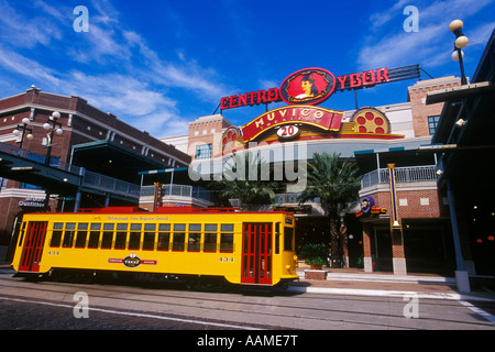 TAMPA FLORIDA STRAßENBAHN IN YBOR CITY ALTSTADT Stockfoto