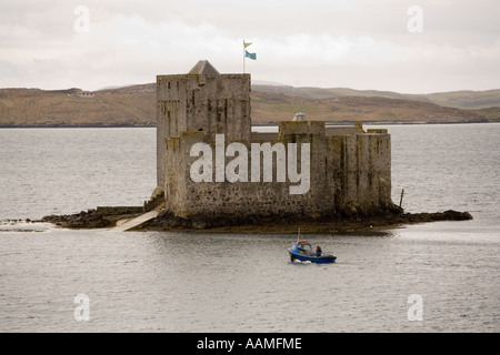 UK Schottland Western Isles Outer Hebrides Barra Castlebay Kisimul Castle in der Bucht Stockfoto