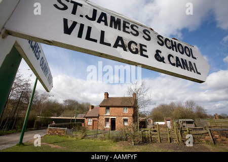 UK England West Midlands Dudley Black Country Museum Wegweiser abklingenden Hütte Stockfoto