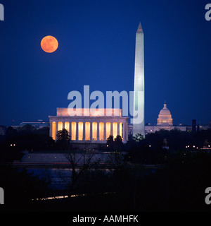 FULL MOON RISING ÜBER LINCOLN MEMORIAL WASHINGTON MONUMENT KAPITOL IWO JIMA MEMORIAL ARLINGTON VA Stockfoto