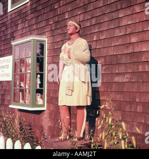 WOODEN INDISCHE STATUE AUßERHALB STORE PROVINCETOWN MASSACHUSETTS Stockfoto