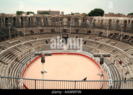 Römisches Amphitheater (aka The Arena). Arles. Bouches du Rhône. Der Provence. Frankreich Stockfoto