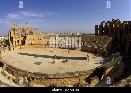 auf der Suche nach unten auf Hauptarena des alten römischen Kolosseum el Jem Tunesien Stockfoto