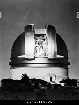 1960ER JAHRE MOONLIGHT ANSICHT DES PALOMAR-OBSERVATORIUM MIT 200-ZOLL-HALE-TELESKOP-KUPPEL Stockfoto