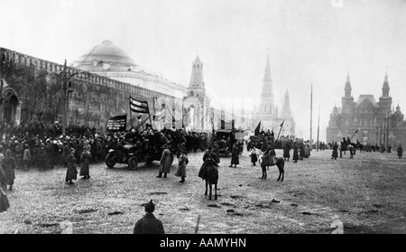 MOSKAU APRIL 1923 KOMMUNISTISCHEN RALLYE PARADE DEMONSTRATION AM ROTEN PLATZ KREML RUSSISCHE REVOLUTION POLITIK KOMMUNISMUS DER 1920ER JAHRE Stockfoto