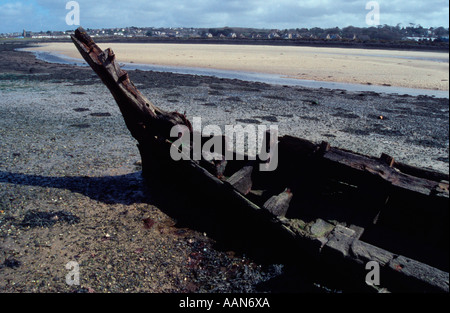 Alten zerstörten Boot am Strand von Lelant, Cornwall, UK Stockfoto