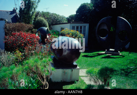 Skulpturen im Garten Barbara Hepworths, St. Ives, Cornwall, UK Stockfoto