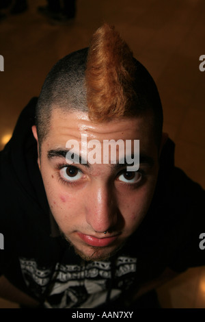 Porträts von einem Punk-jungen nachschlagen. Tel Aviv Israel 2007 Stockfoto