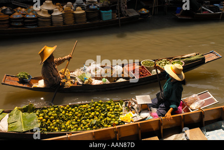 Schwimmender Markt in Damnoen Saduak in Thailand Stockfoto