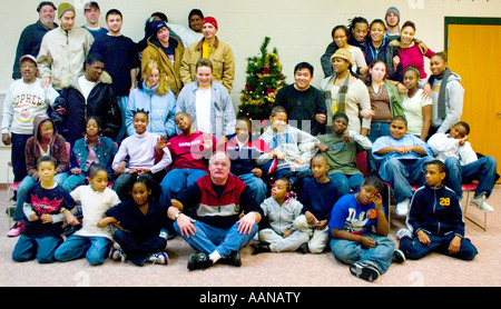 Jährliche Weihnachten Porträt einer glücklich Jugendgruppe.  St Paul Minnesota USA Stockfoto