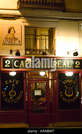 Traditionellen Cafe auf der Plaza de Isabel II Madrid Spanien Stockfoto