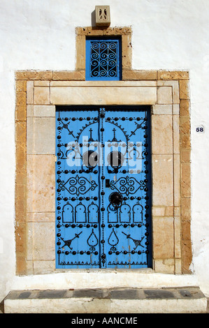 Blaue tunesischen Tor Sidi Bou Said Tunesien Stockfoto