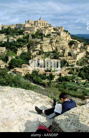 Dorf von Gordes, Plateau de Vaucluse, Luberon, Provence, Frankreich Stockfoto