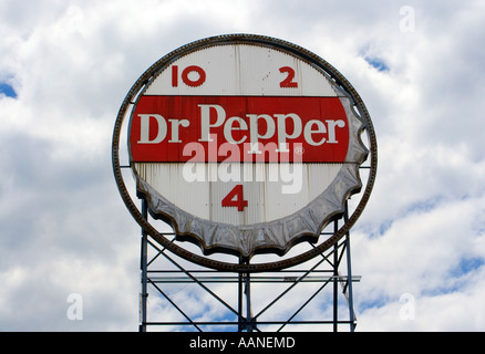 Alten Dr Pepper Zeichen mit Blick auf die Innenstadt von Roanoke, Virginia Stockfoto