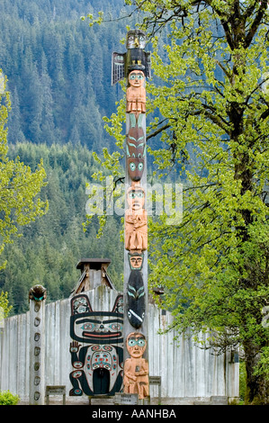 ALASKA WRANGELL Haus Totem Pole Stammeshäuptling Shake Insel Tlingit Stamm Stockfoto