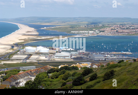 Chesil Beach und Hafen von Portland, Weymouth, Dorset, England, Vereinigtes Königreich von der Isle of Portland in Richtung Weymouth Stockfoto