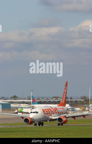 EasyJet Boeing 737 Landung am Bristol International Airport Stockfoto