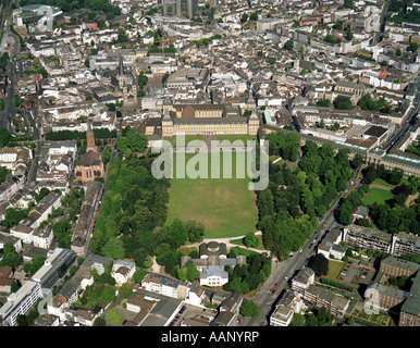 Hauptgebäude der Universität Bonn mit Hofgarden, Kirche und Akademisches Kunstmuseum, Deutschland, Nordrhein-Westfalen, Bonn übrigens Stockfoto