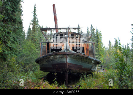 Reste der Norcom Raddampfer, Shipyard Island in der Nähe von Hotalinqua, Yukon River, Yukon, Kanada Stockfoto