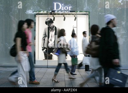 JPN, Japan, Tokio: Dior Store. Einkaufsstraße im Stadtteil Aoyama, Omotesando Avenue. Viele Luxus-Mode-Labels. Stockfoto